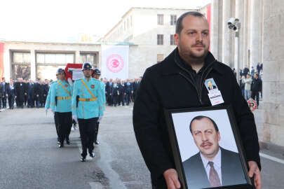 Eski bakan Okuyan için TBMM'de tören